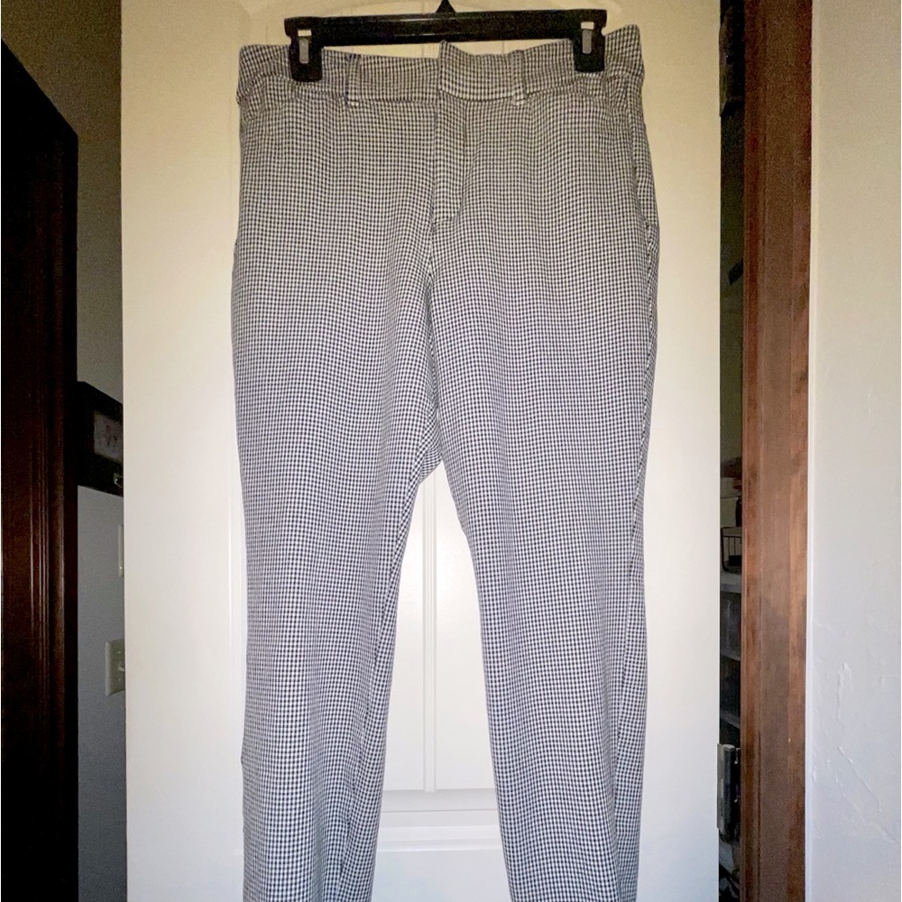 Old Navy Pixie Ankle Size 8